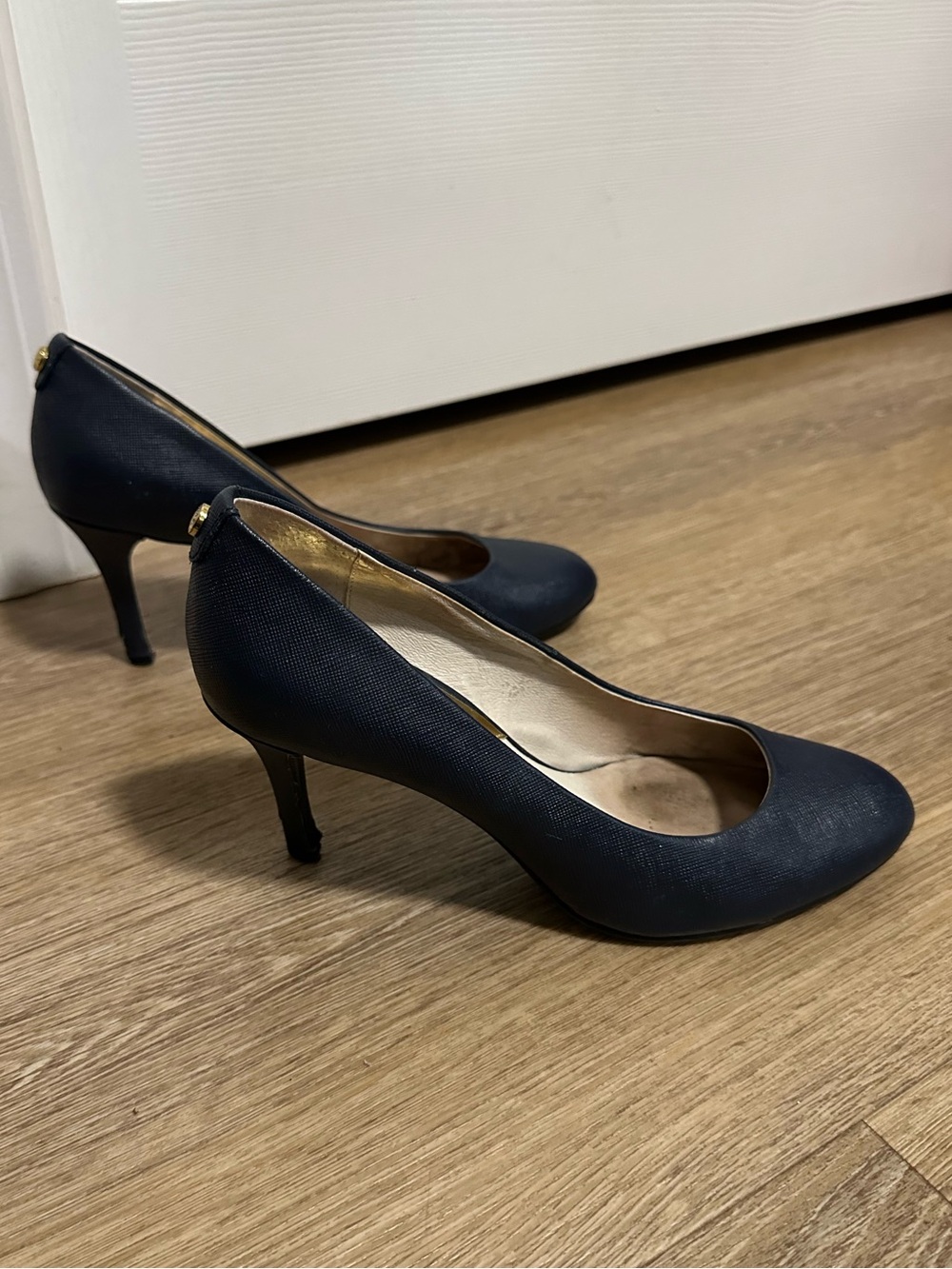 MICHAEL Michael Kors Flex Saffiano Leather Navy Pumps Size 6.5